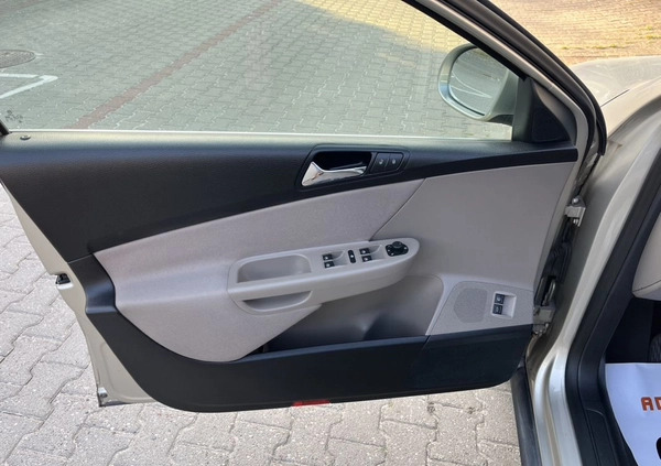 Volkswagen Passat cena 17499 przebieg: 206469, rok produkcji 2007 z Rumia małe 106